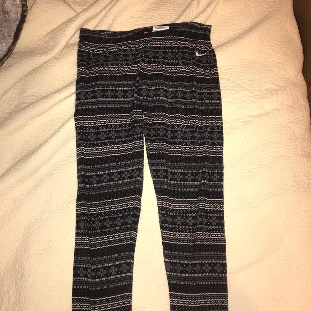 Nike pattern leggings